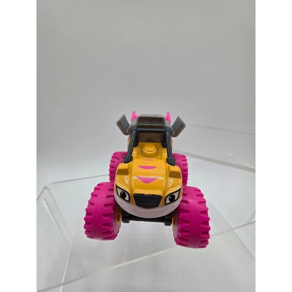 Mattel Blaze and the Monster Machines Blaze and Stripes Truck Set